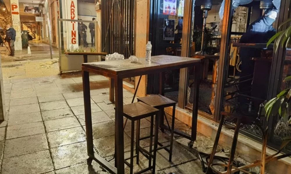 Εξάρχεια: Φωτιά "ξέσπασε" σε μεζεδοπωλείο-Άγνωστα τα αίτια